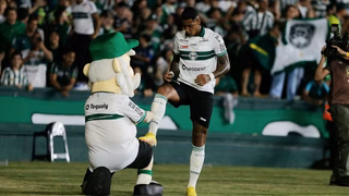 Com hat-trick sobre o Sport, Alef Manga atinge marcas pelo Coritiba