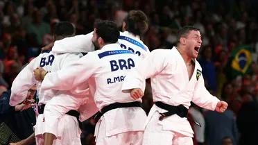 Rafaela Silva decide e Brasil conquista bronze inédito por equipes mistas