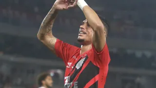 Xodó do Athletico revela motivo de comemoração e exalta parceria gringa