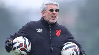 Como Odair Hellmann auxilia Athletico na busca por reforços