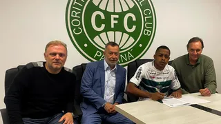 Coritiba acerta a contratação de lateral destaque do Campeonato Gaúcho
