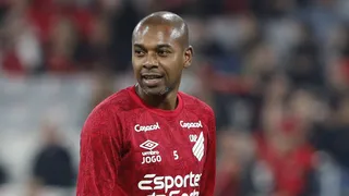 Sem renovação definida com Athletico, Fernandinho diz que gostaria de jogar até os 50 anos