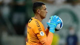 Flamengo recua na contratação do goleiro Santos, do Athletico