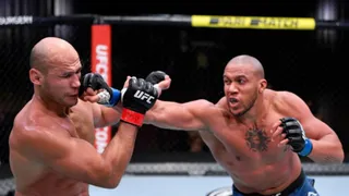 Ronaldo Jacaré e Júnior Cigano são nocauteados no UFC 256; veja