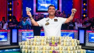 Campeão mundial de poker ganha R$ 38 milhões após superar 8.568 adversários