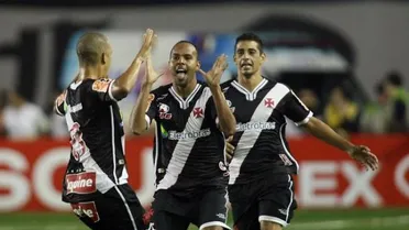 Lela some para evitar polêmica com o filho e com o Coxa