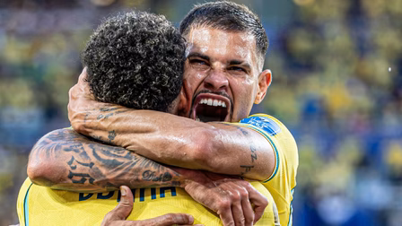 Dupla ex-Atletiba brilha na fase de grupos da Copa e iguala recordes de Ronaldo e Ronaldinho