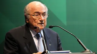Blatter pede indenizações para vítimas de obras de estádios no Qatar