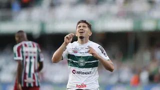 Andrey sofre lesão no joelho e vira preocupação no Coritiba para o Brasileirão