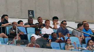Honda viu um Botafogo assustador. Como se pede socorro em japonês?