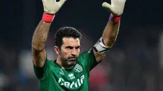 Buffon desiste de nova temporada pelo Parma e anuncia aposentadoria aos 45 anos