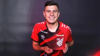 Athletico apresenta volante ex-Flamengo e Coritiba: “É um clube muito grande”