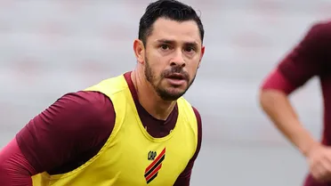 Com desfalques, Athletico aposta na base contra o Atlético-GO; veja as prováveis escalações