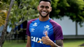 Coritiba encaminha acerto com atacante que estava na Dinamarca