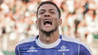 Destaque do Coritiba, goleiro Pedro Rangel entra em seleção do mês de abril