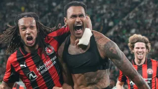Atacante ex-Coritiba sai do banco, marca dois gols e decide na Liga Europa