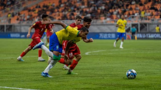Joia do Flamengo brilha, mas Brasil sofre ‘apagão’ e leva virada do Irã