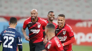 Um monumental Furacão ganha do Fortaleza