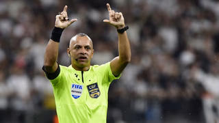 CBF reconhece erro do VAR em lance de mão na bola em Corinthians x Grêmio; veja o vídeo