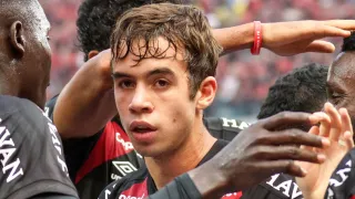 “Multa astronômica”: Quem é joia do Athletico que brilhou no Atletiba 400