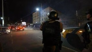 PM age com violência contra torcedores do Atlético para proteger ônibus do Flamengo, veja