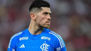Jogador do Flamengo tem carro atingido por tiros no Rio de Janeiro