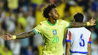 Bruninho se despede da seleção e encontra elenco do Athletico em Salvador