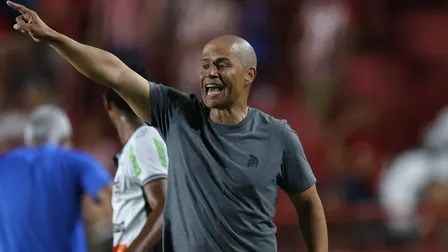 “Dor de cabeça”: Alex vê problema se agravar e liga alerta na Série B