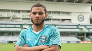 Coritiba chega a acordo verbal para renovar com joia da base