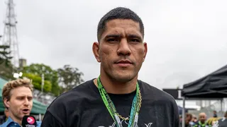 Poatan surpreende e estreia no cinema em meio à luta histórica no UFC
