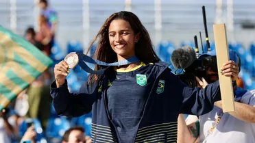 Rayssa Leal sofre, fatura o bronze no skate e emociona a torcida