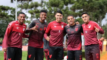 Athletico amplia número de estrangeiros no elenco; veja limitação