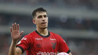 Decisivo no Athletico, Vitor Bueno lidera estatísticas no Brasileirão