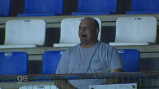 Torcedor é expulso do estádio após ofender repórter em dia de apoio a mulheres