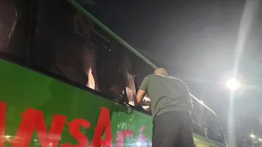 Torcedores atacam ônibus do Maringá e promovem quebra-quebra no boulevard da Arena