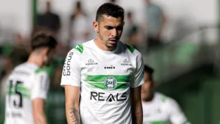 Com uma vitória em cinco jogos, Coritiba vive “alerta máximo”, diz auxiliar