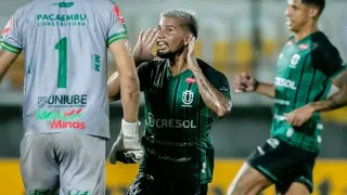 Maringá marca no fim e elimina time de Lúcio Flávio na Copa do Brasil