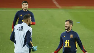Lateral é cortado por lesão da seleção espanhola; jogador do Barça é convocado