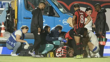 Lateral emprestado pelo Coritiba sofre lesão grave e sai de ambulância; assista ao vídeo