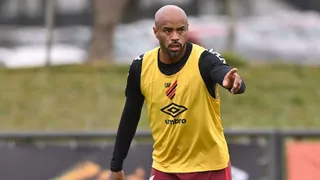 Há quase quatro meses fora, Thiago Heleno trabalha para ficar à disposição de Felipão