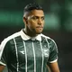 Após expulsão contra o Flamengo, atacante do Coritiba pode pegar gancho pesado