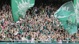 Só com mulheres e crianças, Couto Pereira vira “estádio mais bonito do mundo”