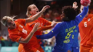 Brasil perde da Holanda e torce para não ser eliminado no handebol