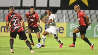 Thiago Heleno defende Zé Ivaldo por gol contra e projeta sequência do Athletico