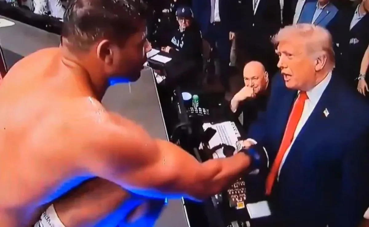 Paulo Borrachinha cumprimenta Donald Trump após vitória no UFC.