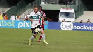 Recordista em jogos do elenco, Willian Farias está zerado em faltas no Brasileirão