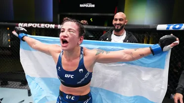 Lutadora argentina encontra forma inusitada de comemorar vitória no UFC