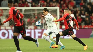 Raphael Veiga sofre lesão e causa preocupação no Palmeiras contra o Athletico