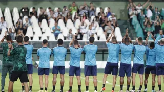 Coxa conta com apoio da torcida em treino antes da estreia no Paranaense