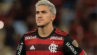 Pedro diz que levou soco de preparador físico de Sampaoli e caso vai parar na delegacia